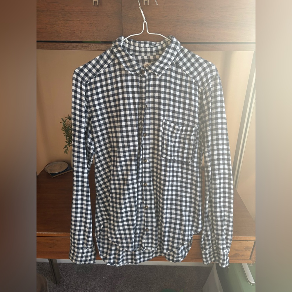 Hollister navy and White women’s plaid flannel